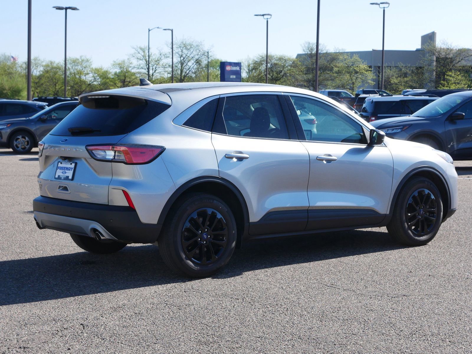 Used 2022 Ford Escape SE w/ Cold Weather Package FWD image 6