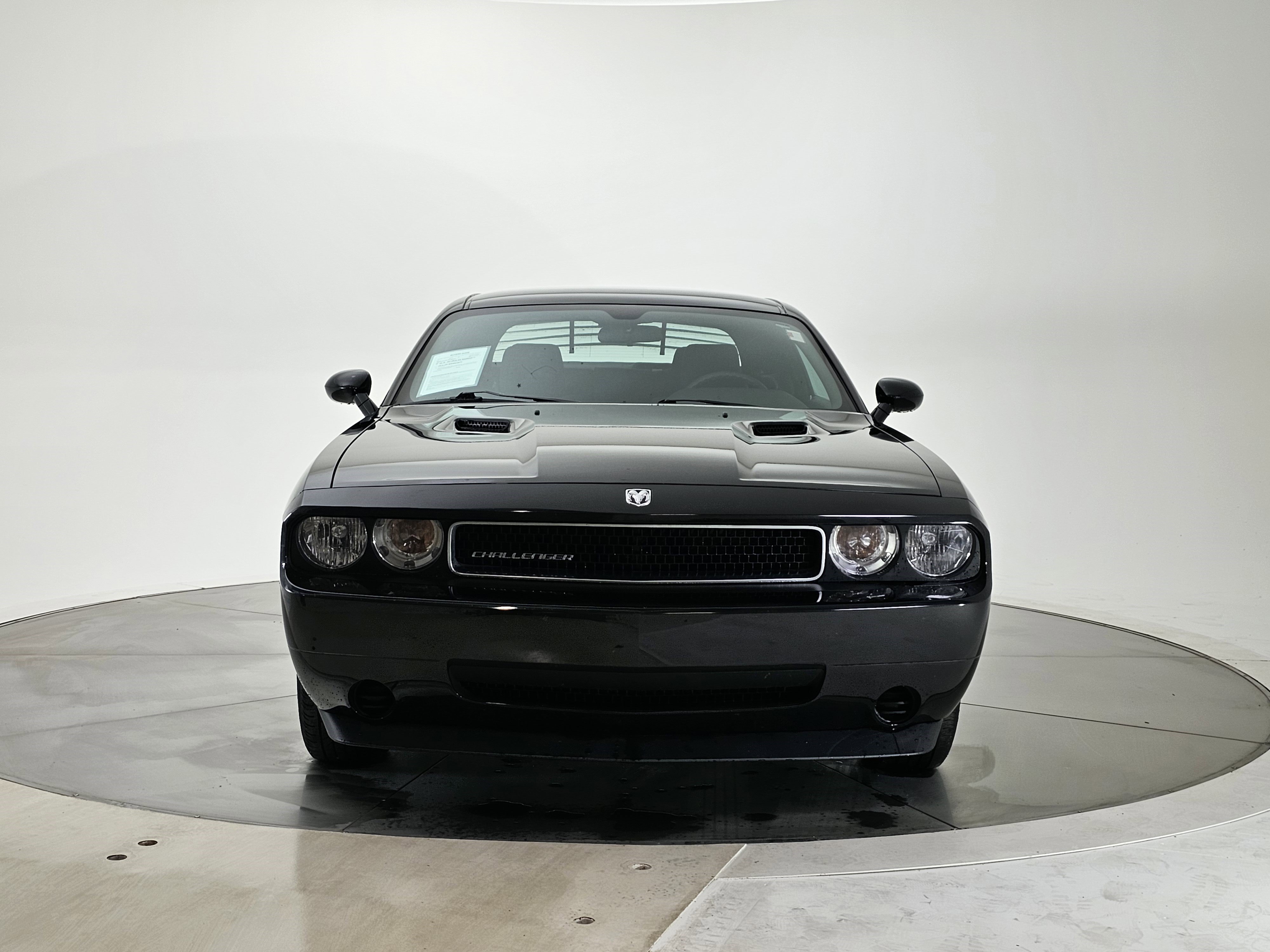Used 2010 Dodge Challenger SE image 5