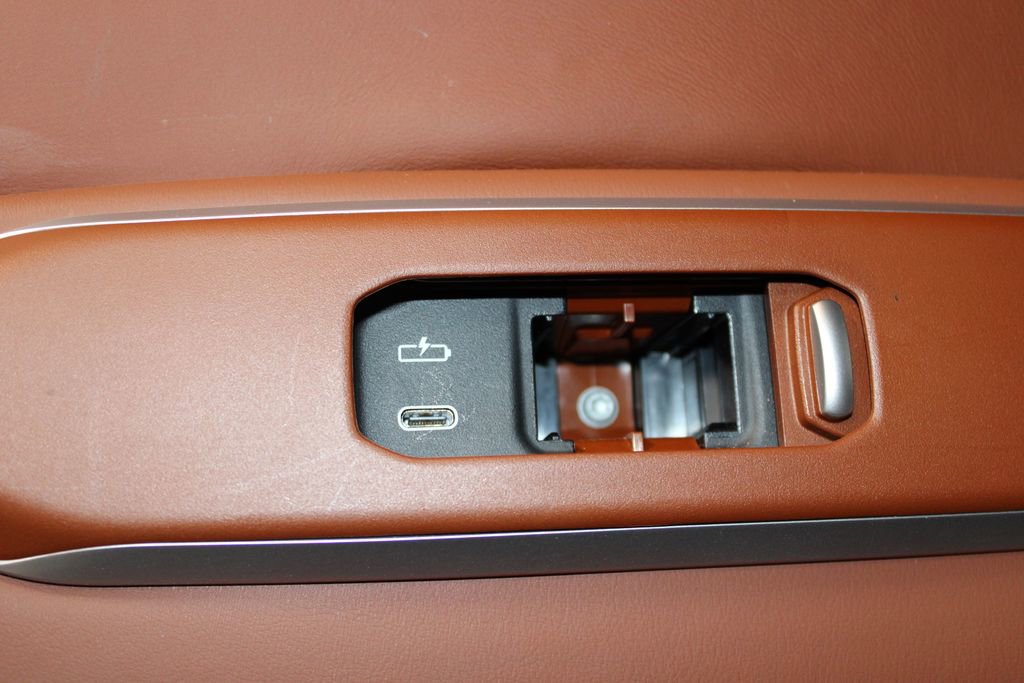 Used 2024 BMW X7 M60i w/ Executive Package image 26