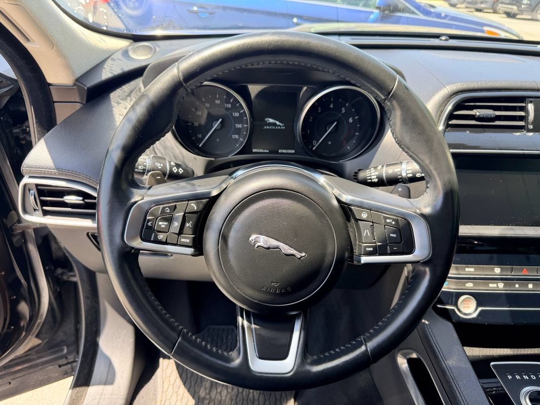 Used 2020 Jaguar F-PACE Prestige AWD/4WD image 17