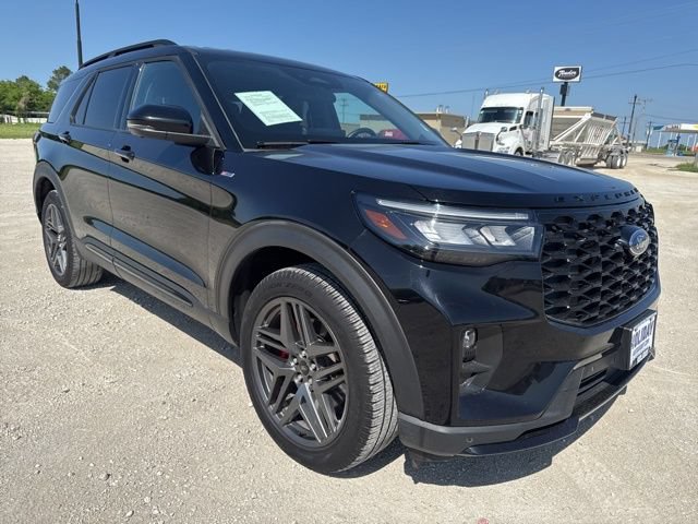Used 2025 Ford Explorer ST-Line w/ ST-Line Street Pack AWD/4WD image 8