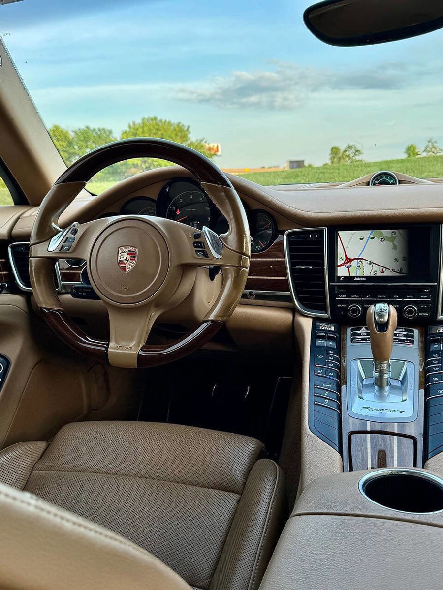 Used 2014 Porsche Panamera 4 AWD/4WD image 40