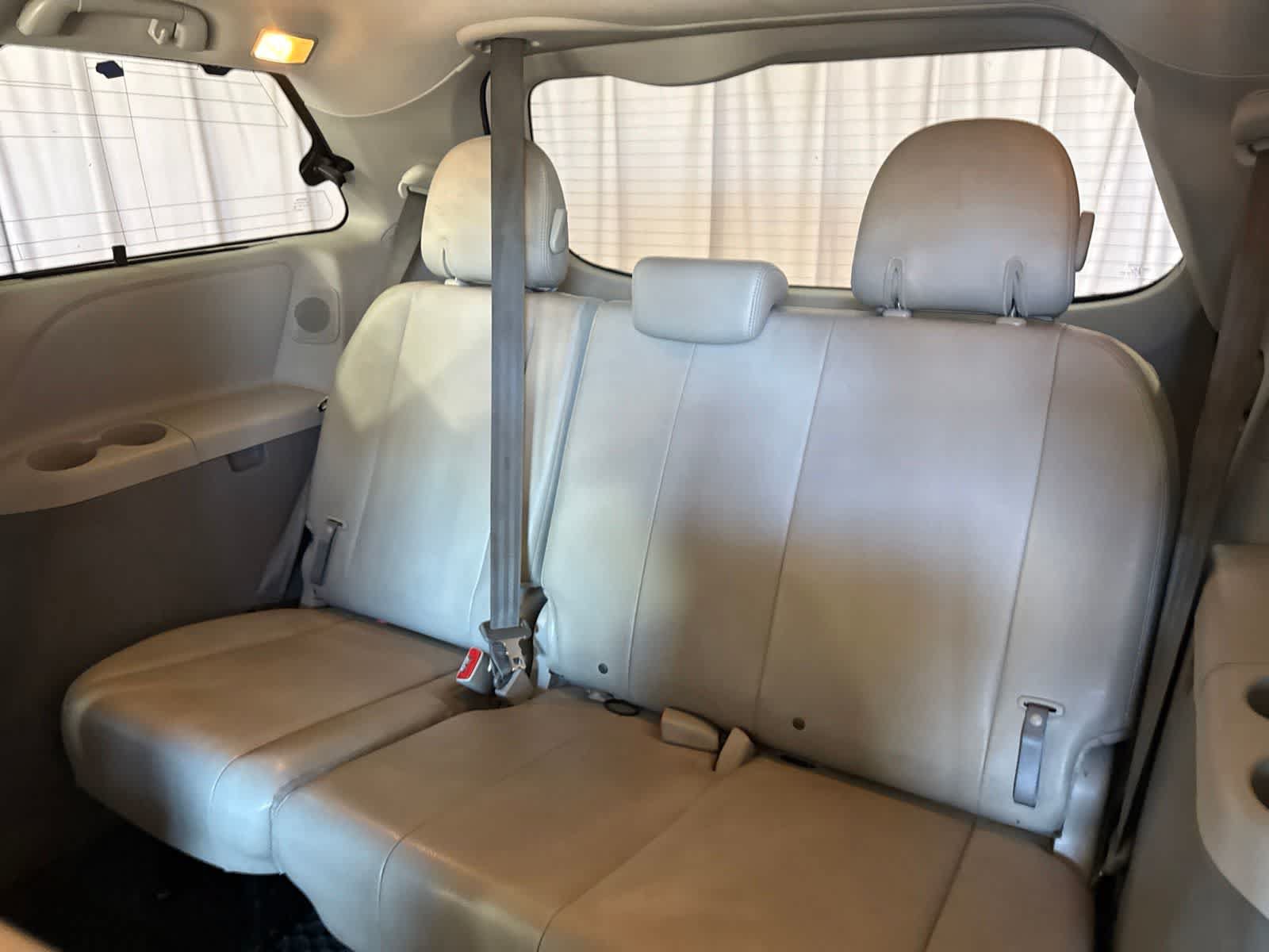 Used 2014 Toyota Sienna XLE w/ XLE Premium Package FWD image 17