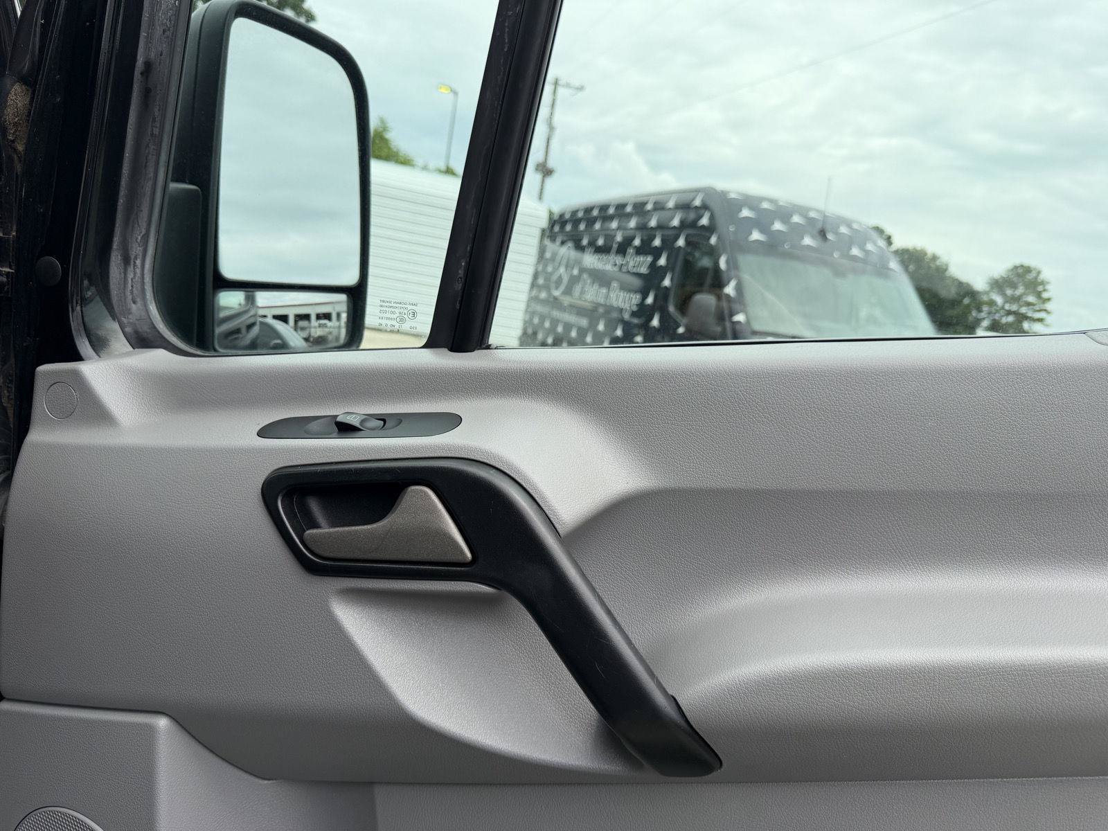 Used 2016 Mercedes-Benz Sprinter 2500 image 25