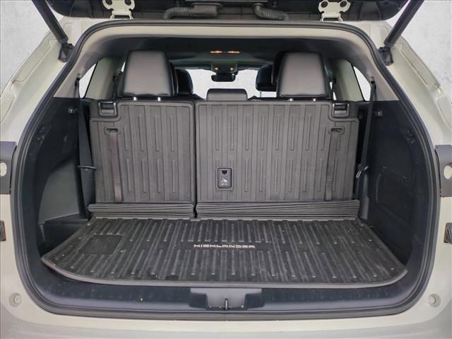 Used 2021 Toyota Highlander XLE image 6