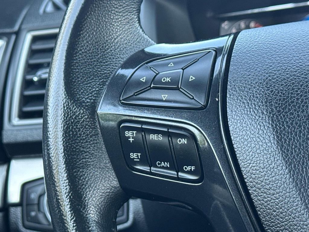 Used 2018 Ford Explorer XLT w/ Equipment Group 201A FWD image 8