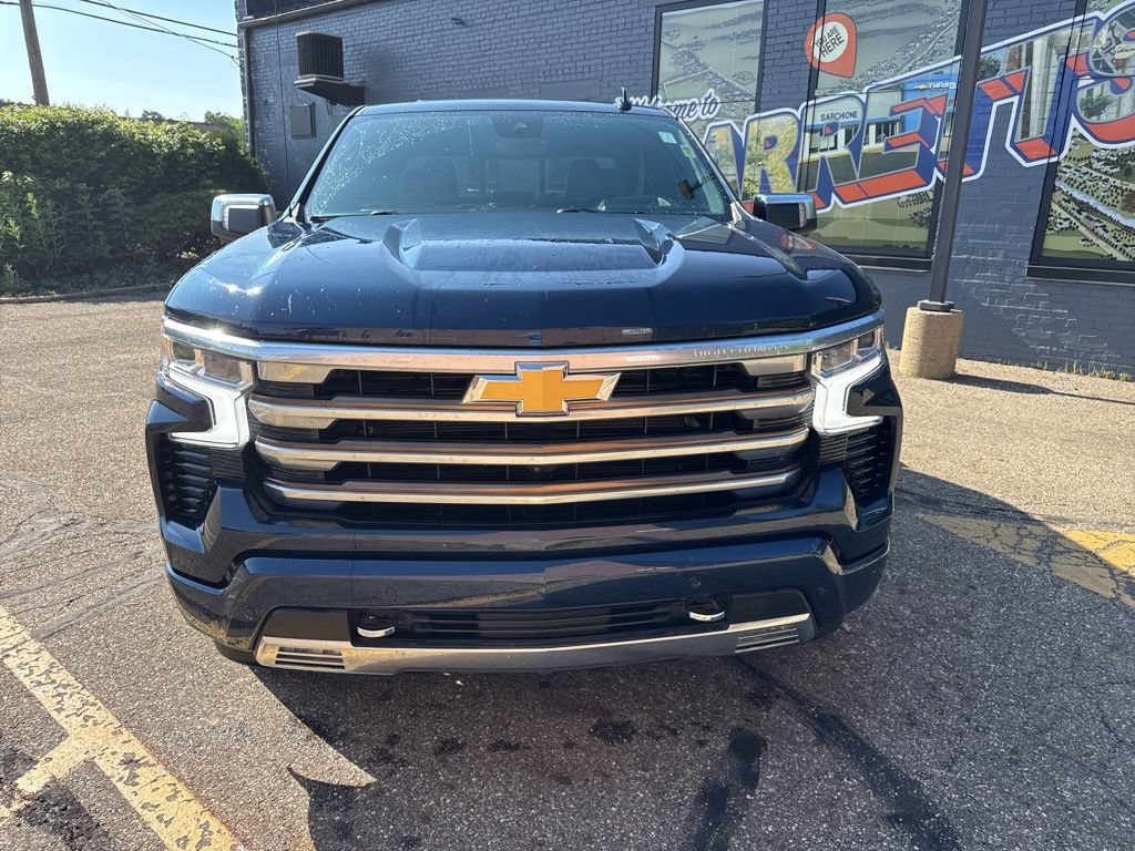 Used 2022 Chevrolet Silverado 1500 High Country w/ Technology Package AWD/4WD image 3