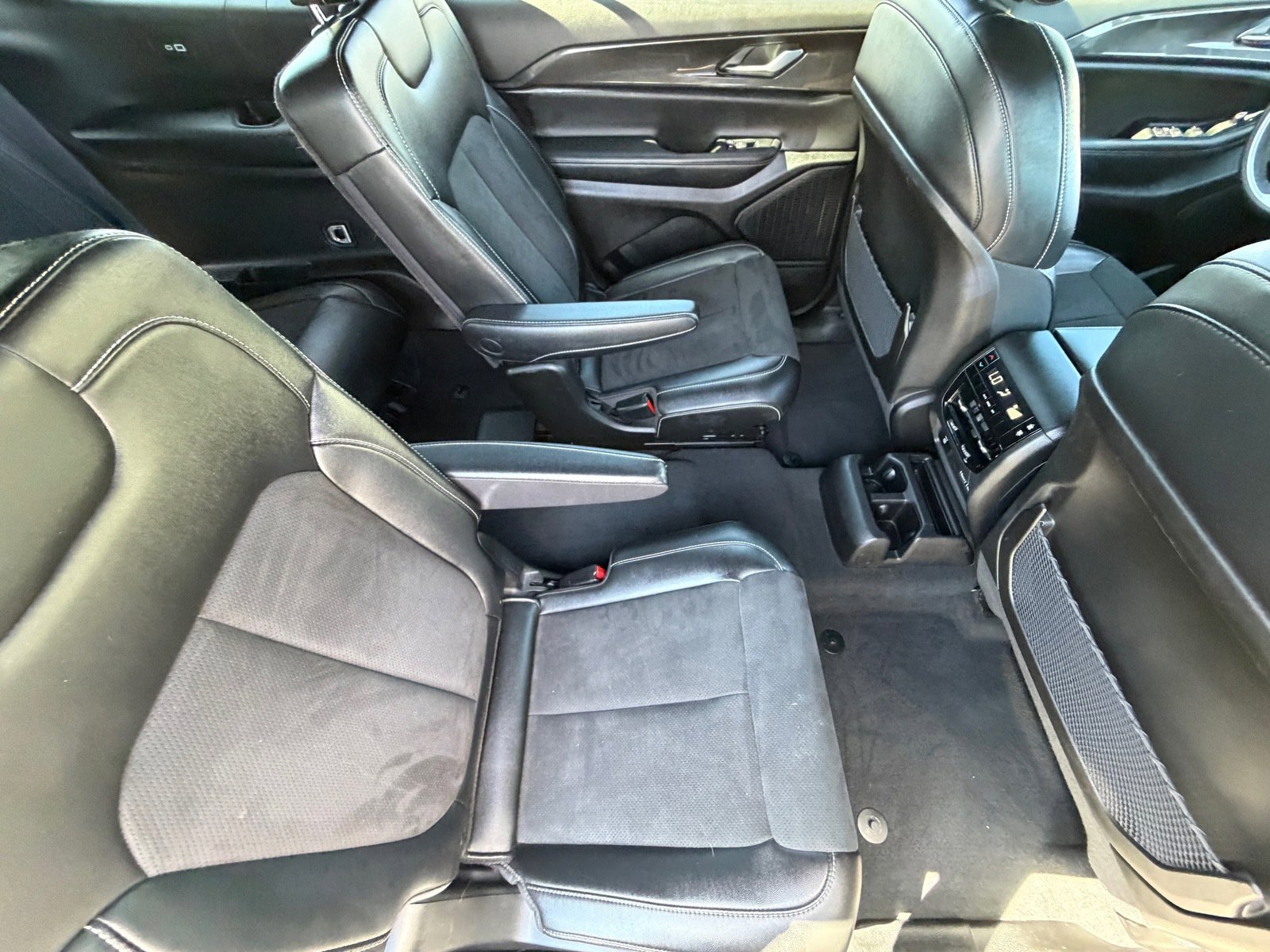 Used 2023 Jeep Grand Cherokee L Laredo AWD/4WD image 12