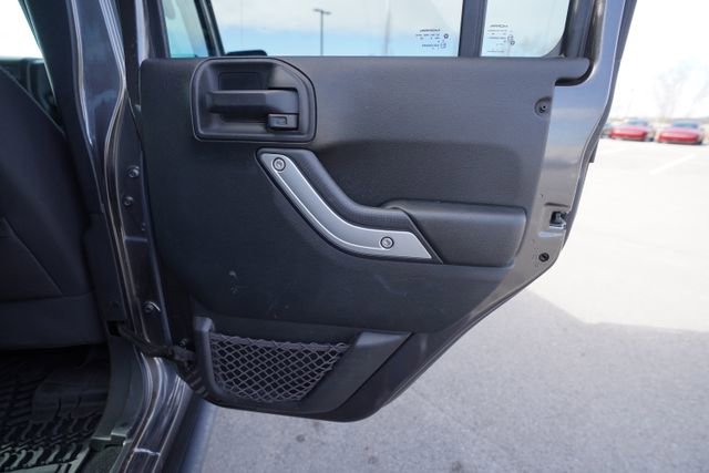Used 2016 Jeep Wrangler Unlimited Rubicon w/ Connectivity Group image 23