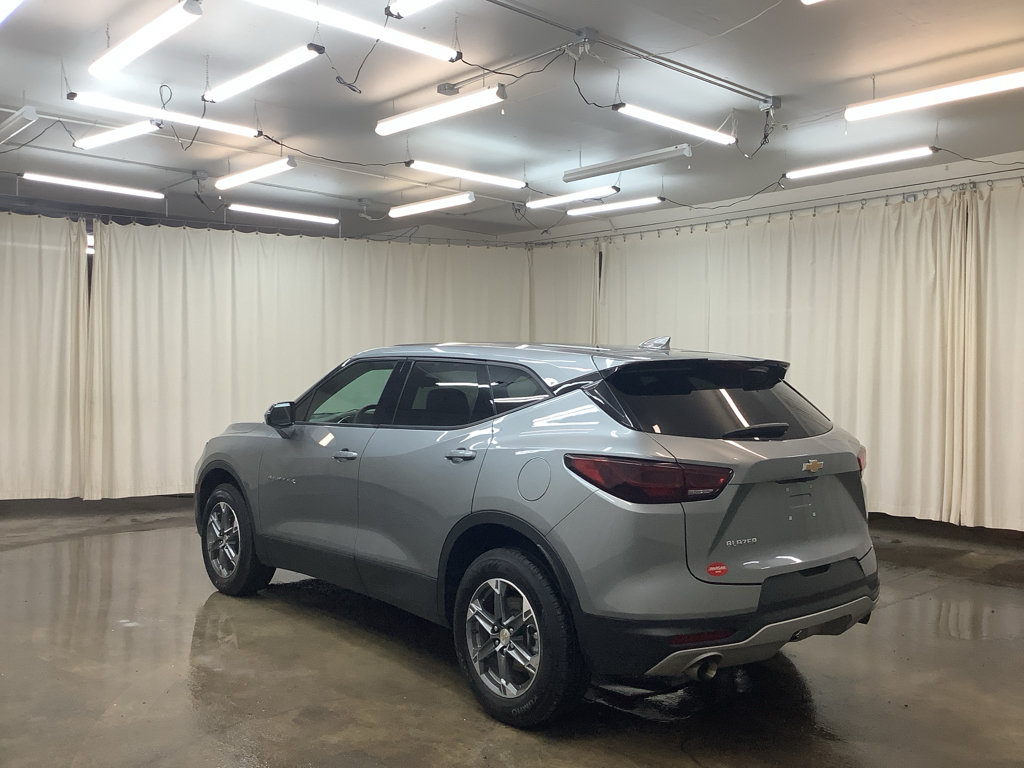 Used 2025 Chevrolet Blazer LT FWD image 9