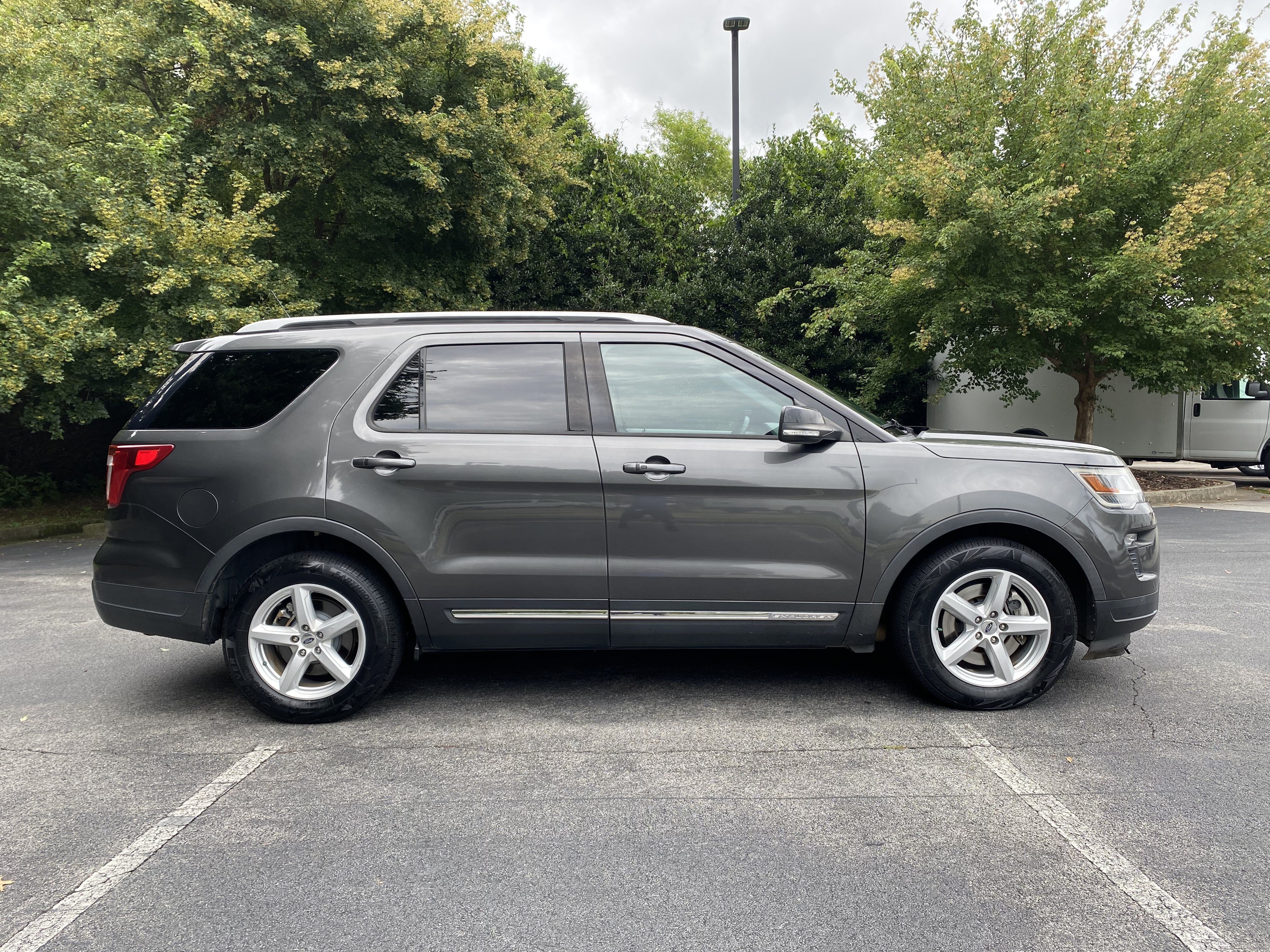 Used 2018 Ford Explorer XLT w/ Equipment Group 202A FWD image 10