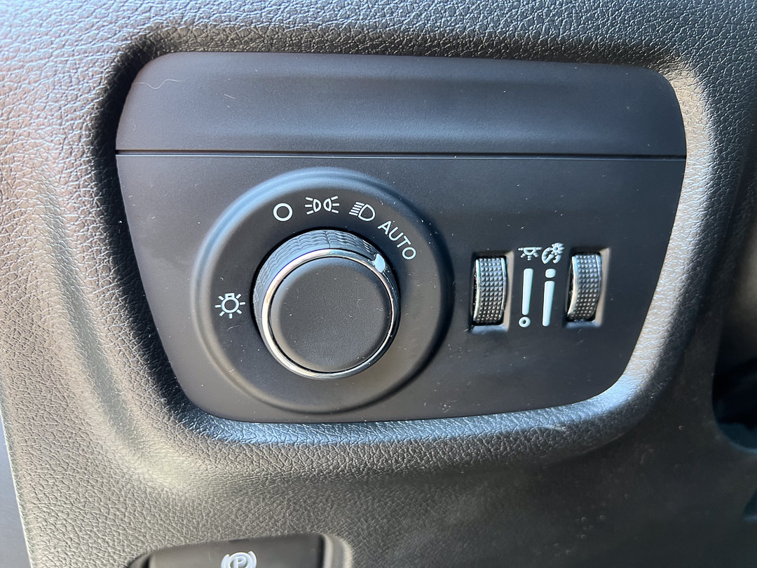 Used 2024 Jeep Grand Cherokee L Altitude AWD/4WD image 19