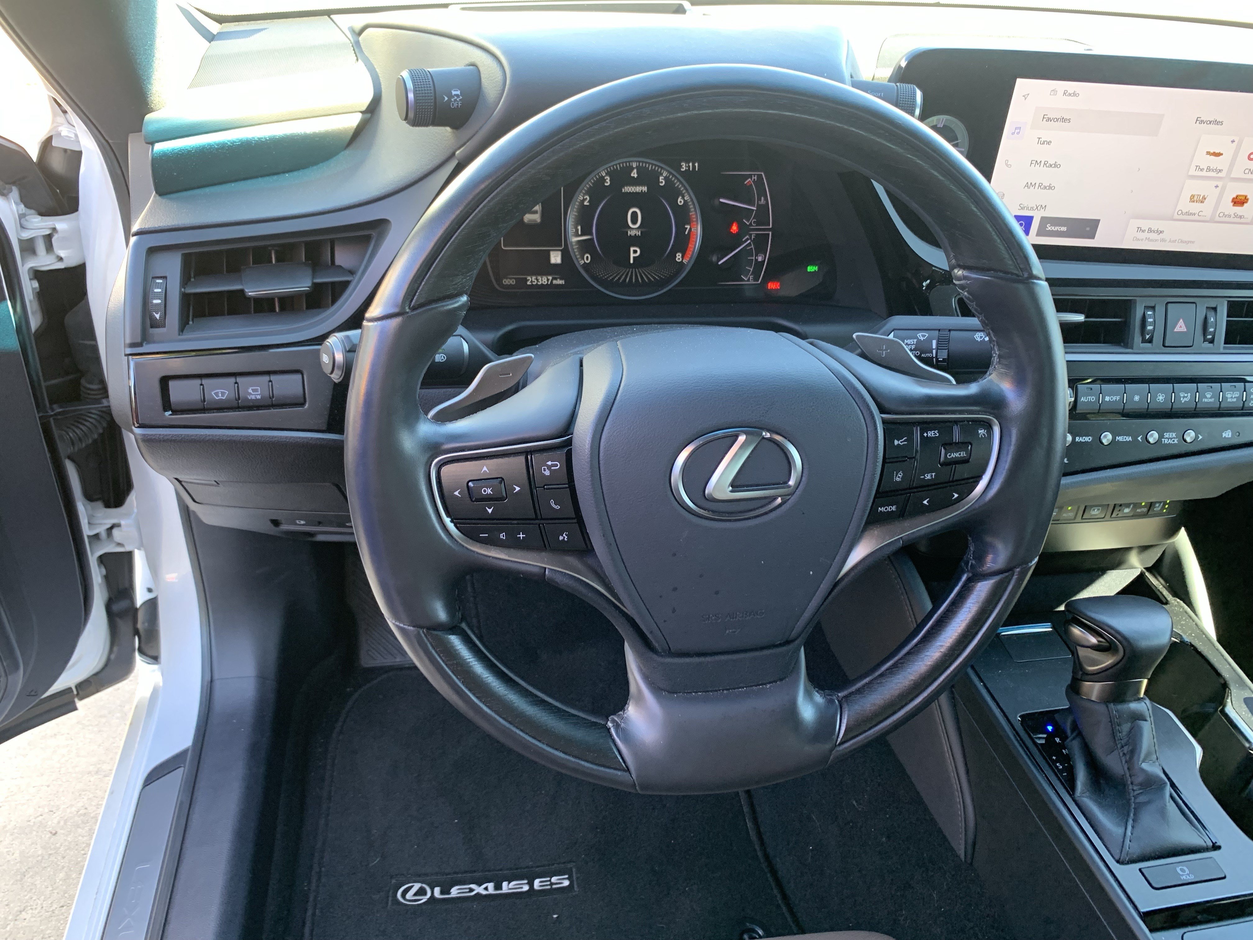 Used 2025 Lexus ES 350 Ultra Luxury FWD image 18