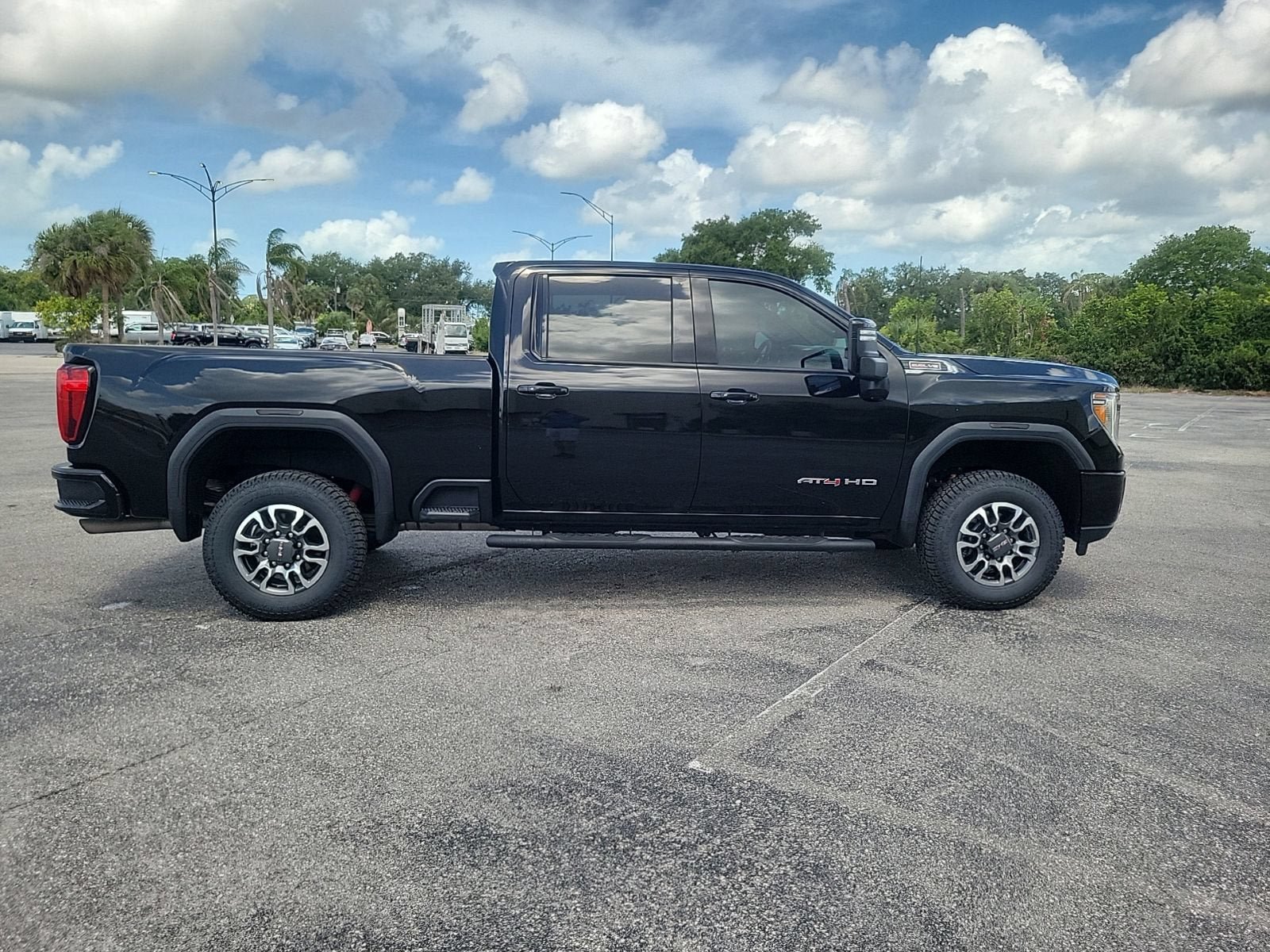 Used 2022 GMC Sierra 2500 AT4 w/ AT4 Preferred Package AWD/4WD image 5