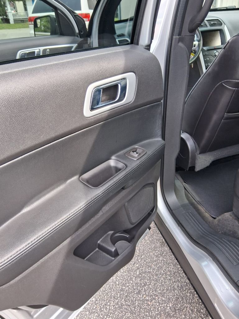 Used 2013 Ford Explorer XLT image 9