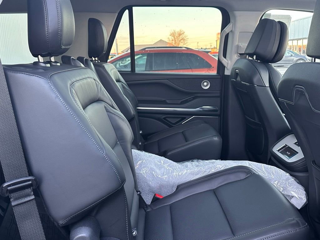 New 2025 Lincoln Navigator Reserve image 19