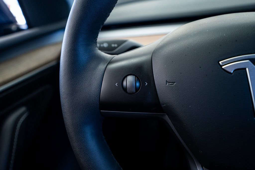 Used 2023 Tesla Model Y Long Range image 39