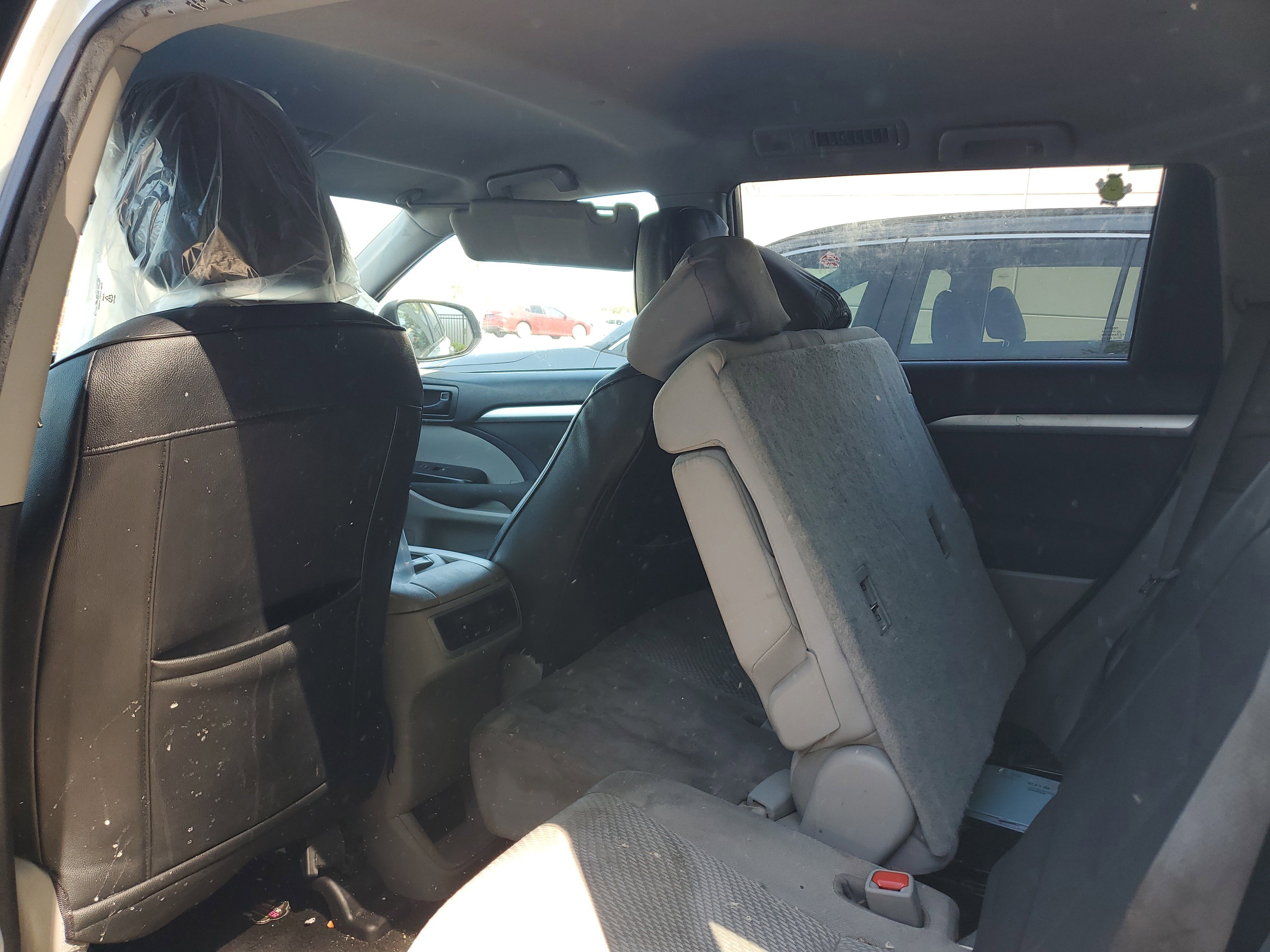Used 2019 Toyota Highlander LE FWD image 8