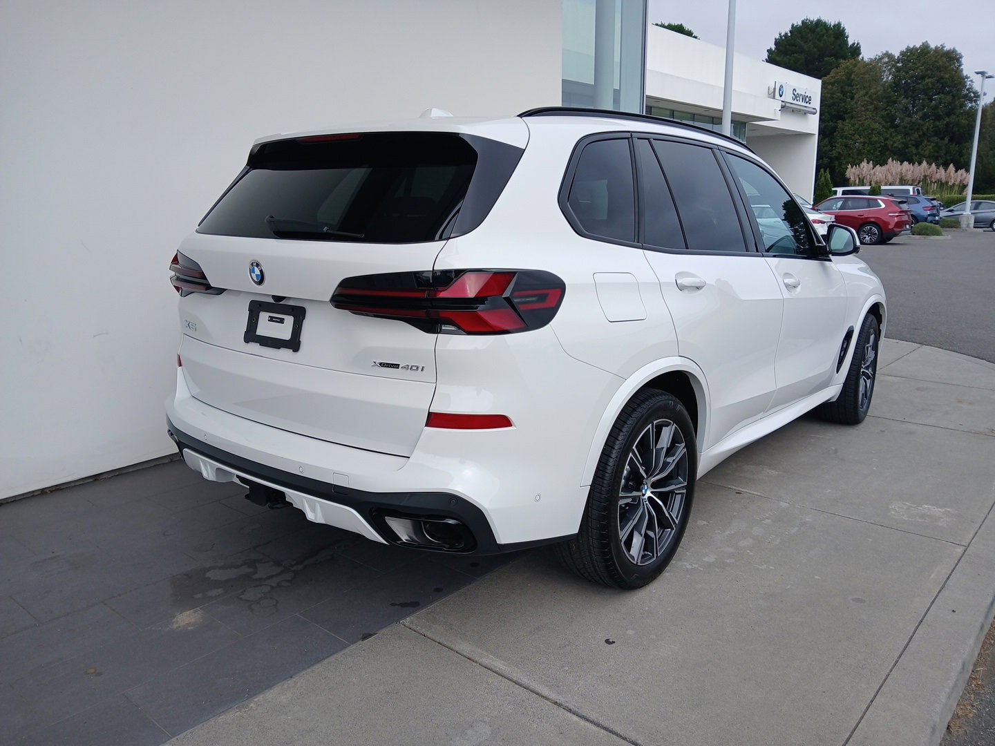 Used 2026 BMW X5 xDrive40i w/ M Sport Package image 4