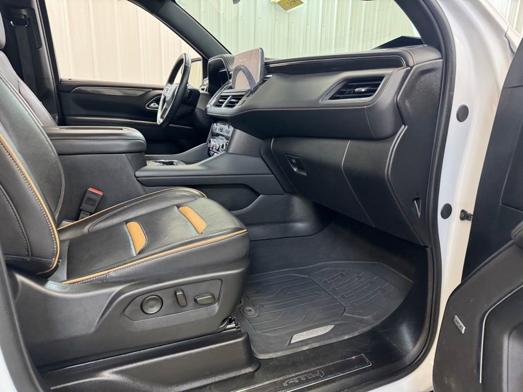 Used 2024 GMC Yukon XL AT4 w/ Technology Package AWD/4WD image 32