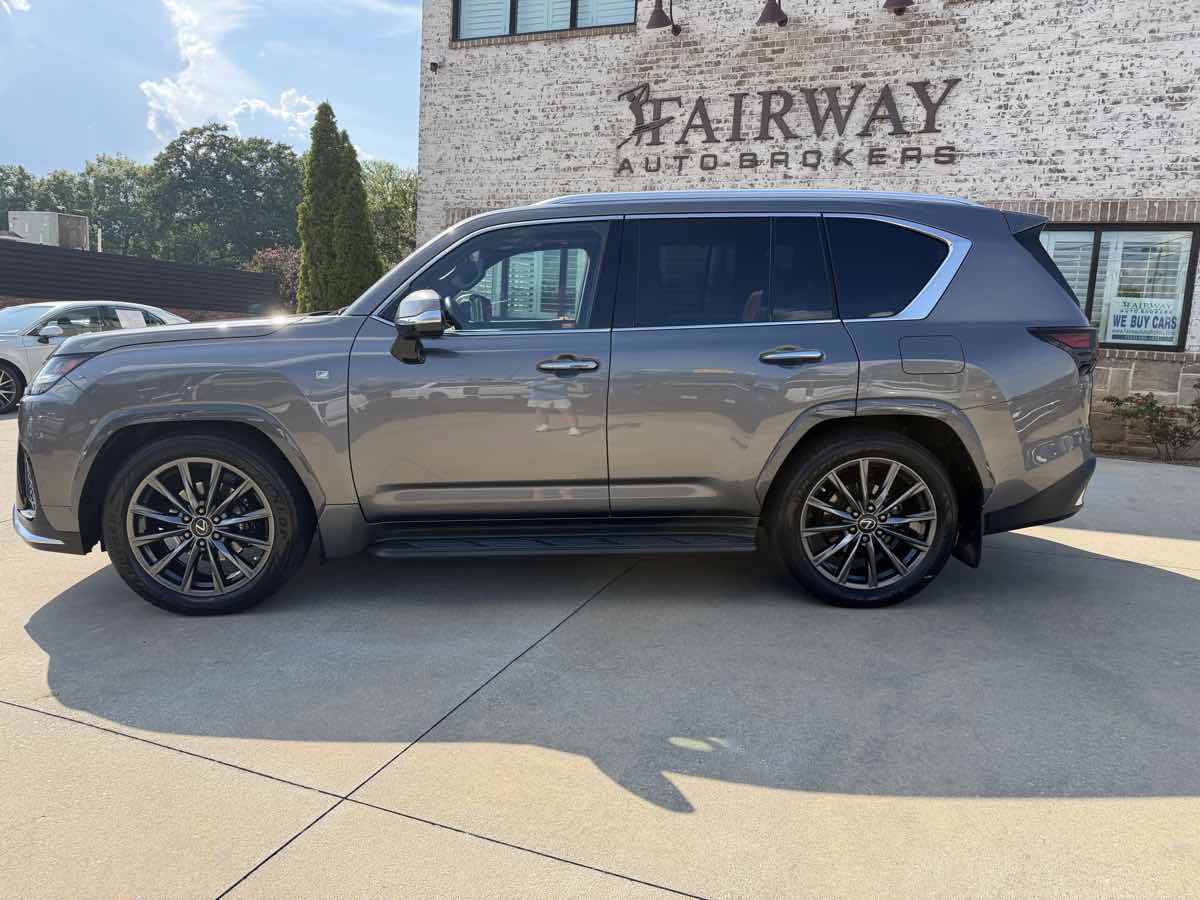 Used 2023 Lexus LX 600 F Sport w/ Accessory Package (Z1) AWD/4WD image 10
