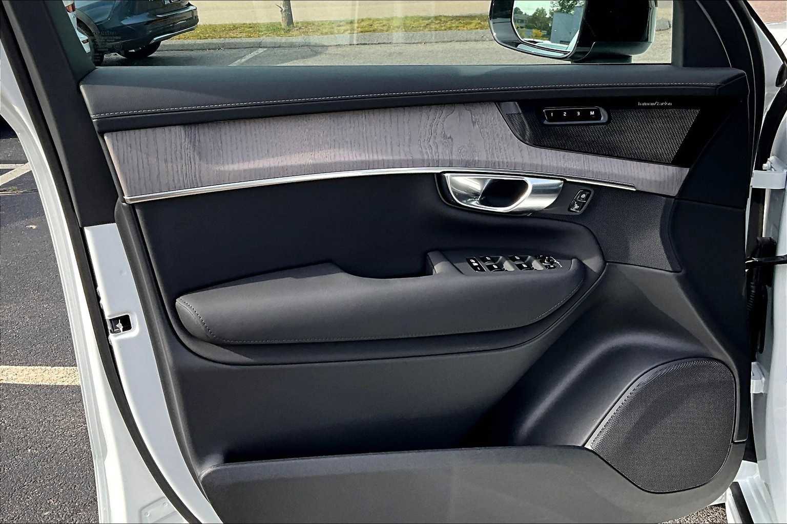 New 2026 Volvo XC90 B6 Ultra w/ Protection Package Premier AWD/4WD image 11