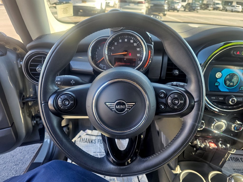 Used 2021 MINI Cooper 2-Door Hardtop FWD image 13