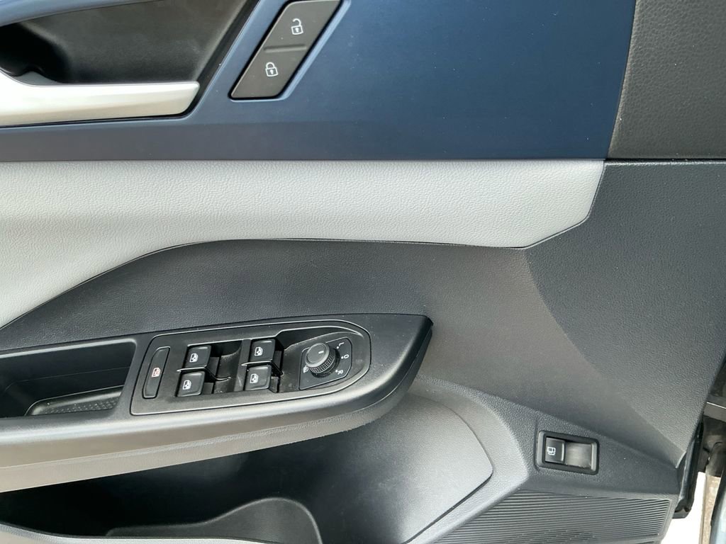 Used 2023 Volkswagen Taos SE w/ Panoramic Sunroof Package image 20