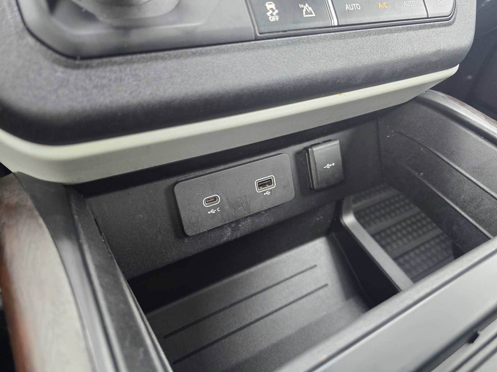 Used 2022 Land Rover Defender 110 X-Dynamic HSE image 30