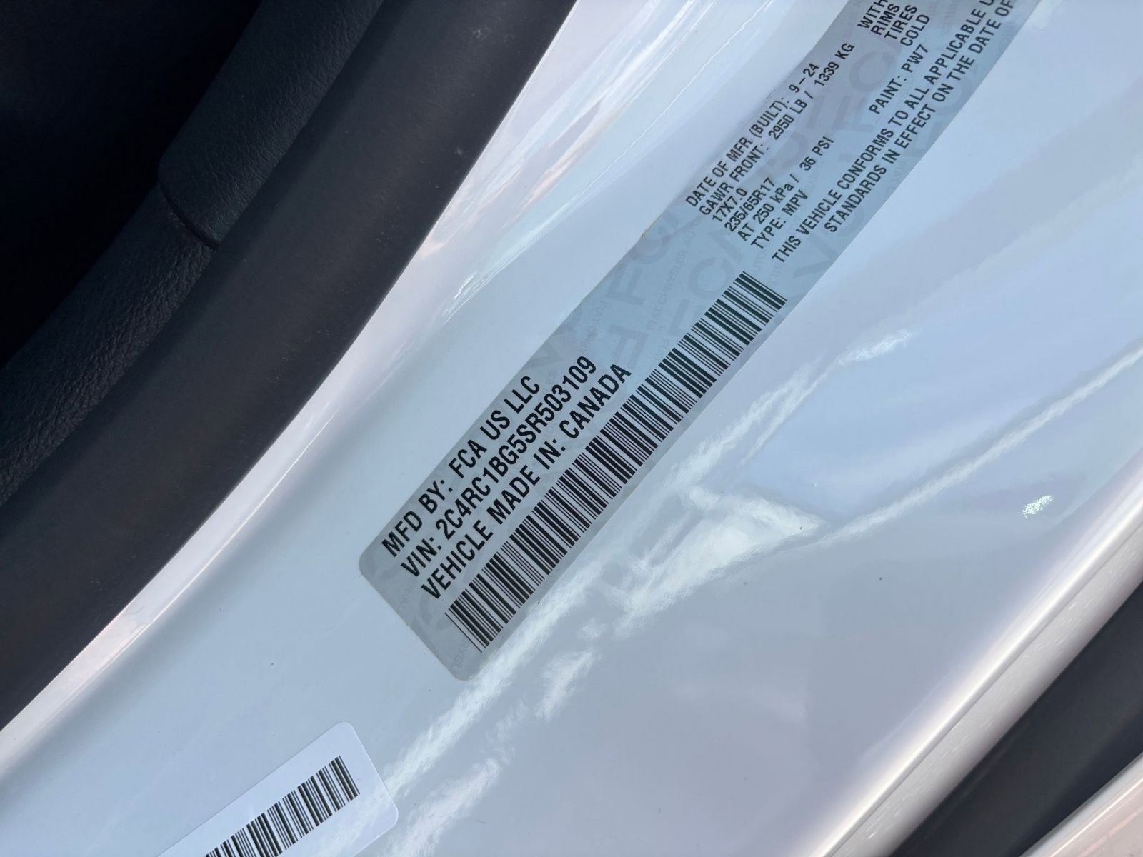 Used 2025 Chrysler Pacifica Select image 32