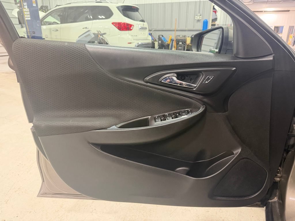 Used 2020 Chevrolet Malibu LT FWD image 20