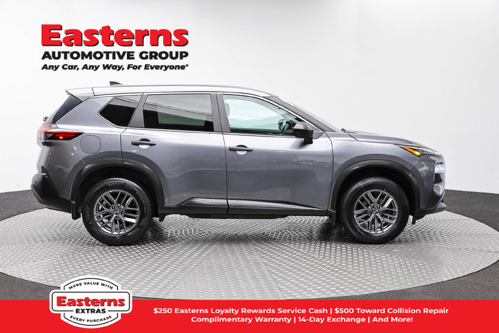 Used 2023 Nissan Rogue S AWD/4WD image 5