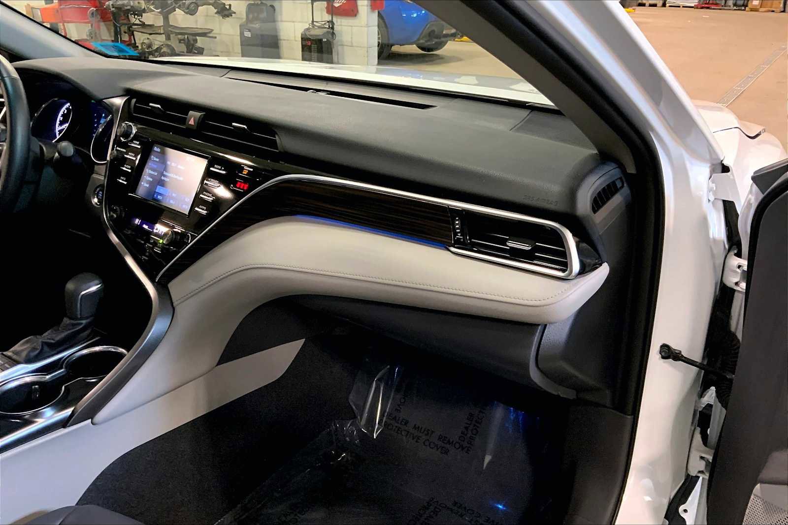 Used 2018 Toyota Camry XLE image 17