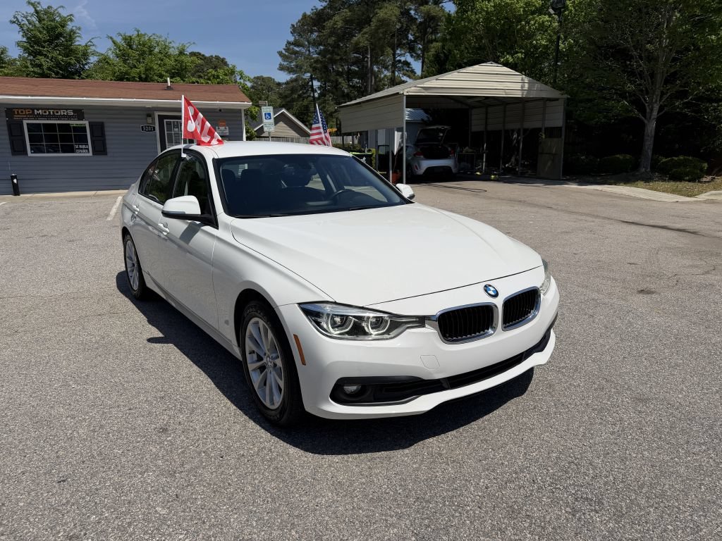 Used 2018 BMW 320i xDrive Sedan AWD/4WD image 3