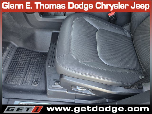 Used 2024 Land Rover Defender 130 X-Dynamic SE image 23