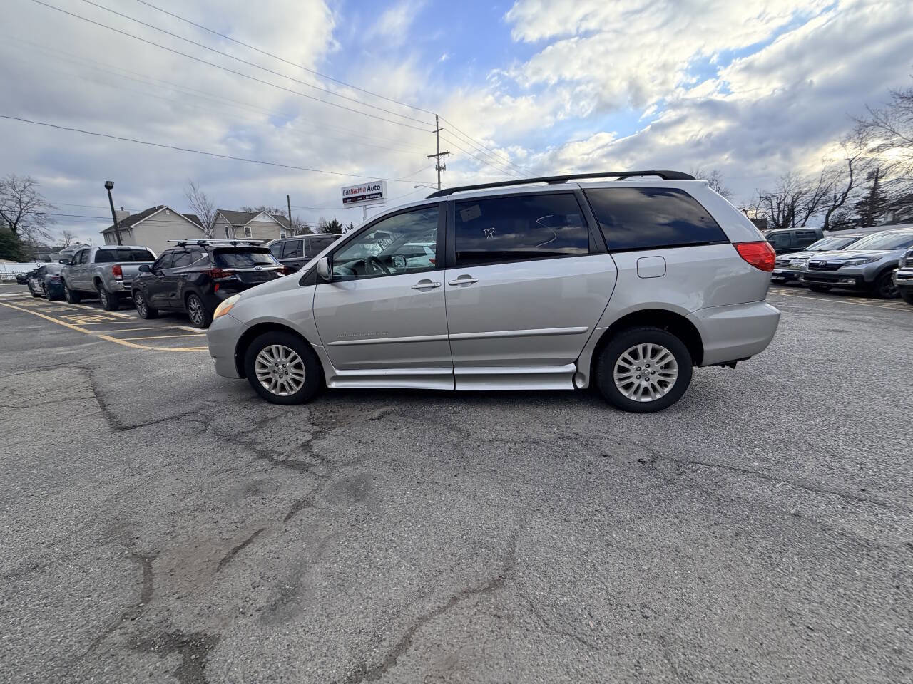 Used 2010 Toyota Sienna XLE Limited image 15