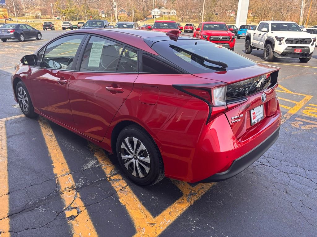 Used 2022 Toyota Prius XLE image 7