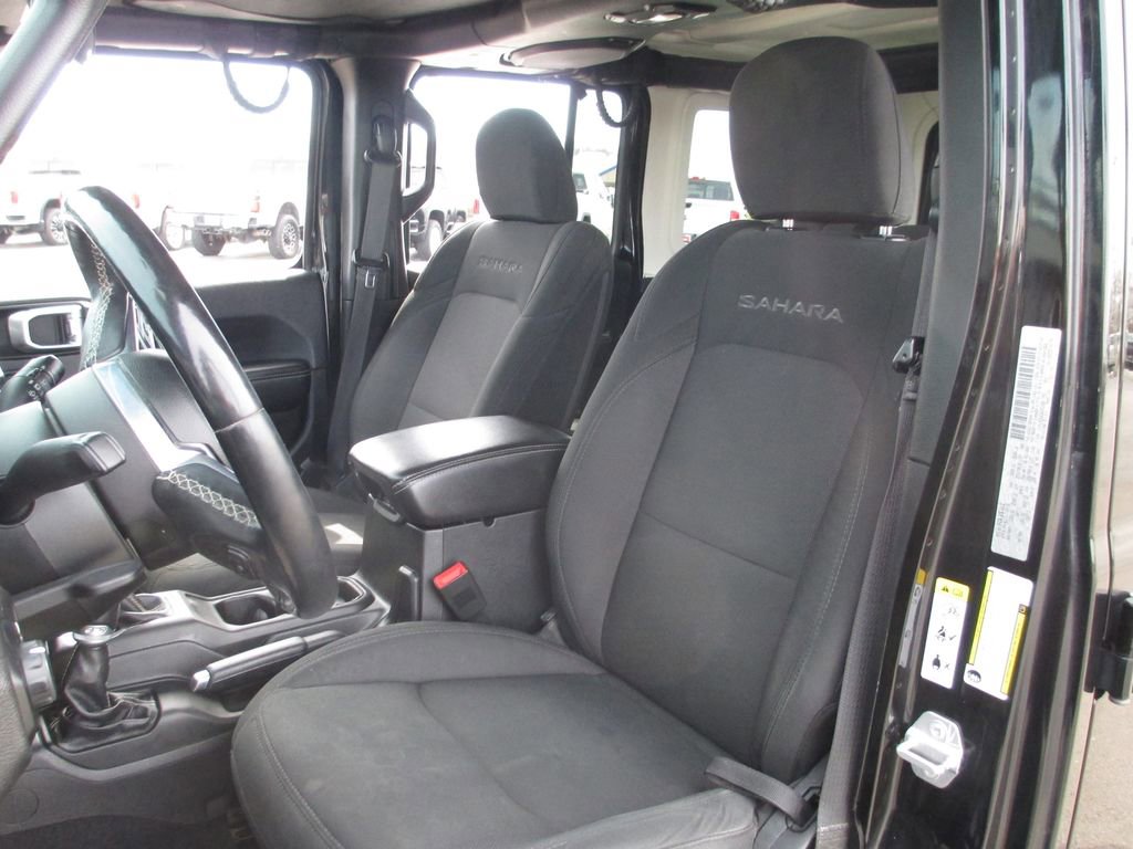 Used 2018 Jeep Wrangler Unlimited Sahara w/ Cold Weather Group image 16