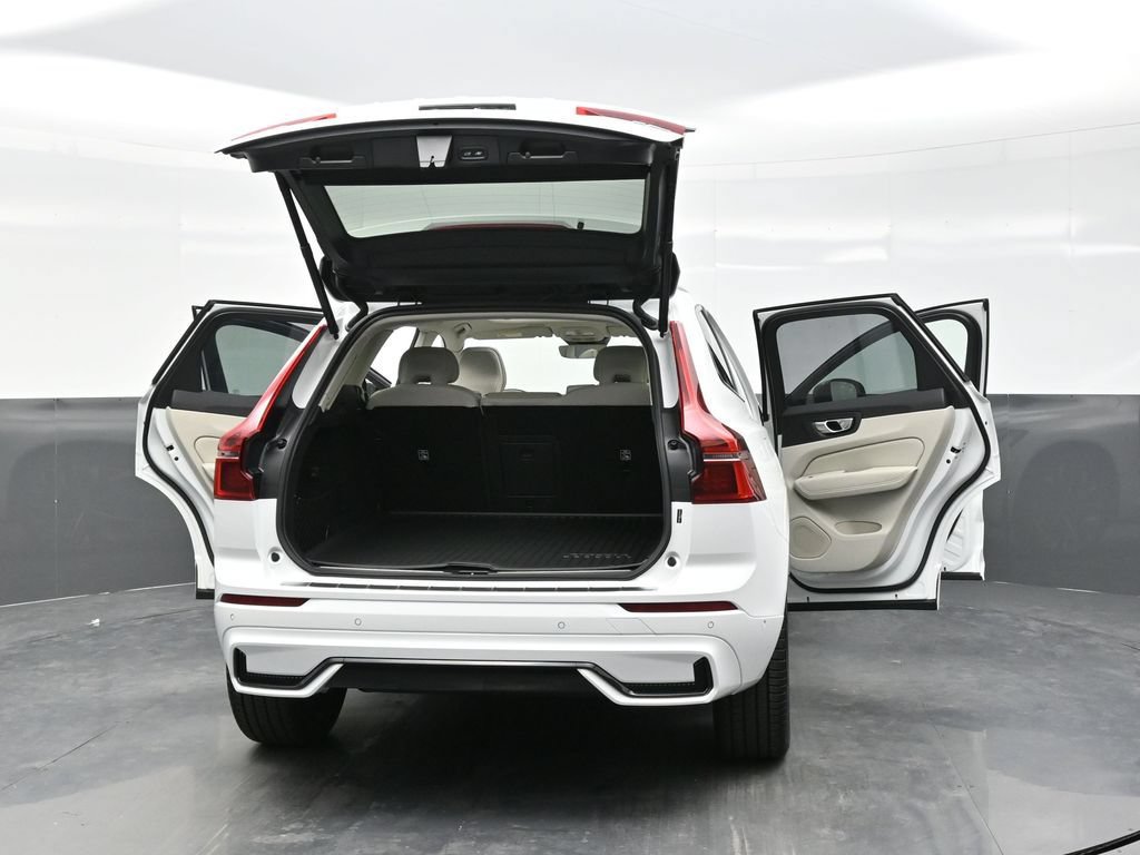 New 2026 Volvo XC60 B5 Ultra w/ Climate Package AWD/4WD image 44