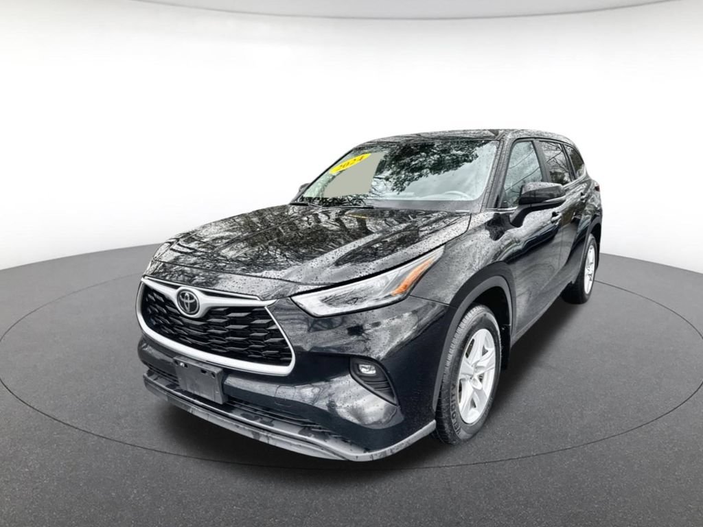 Used 2024 Toyota Highlander LE