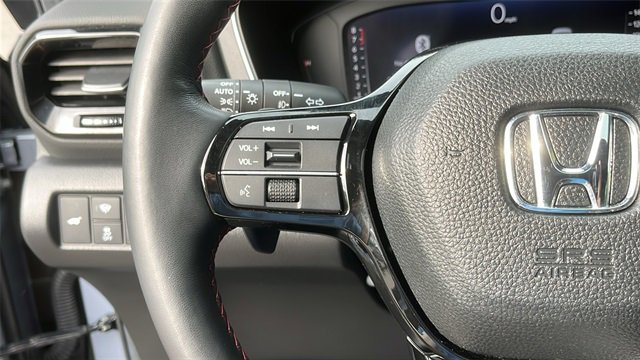 Used 2025 Honda Pilot Black Edition image 12