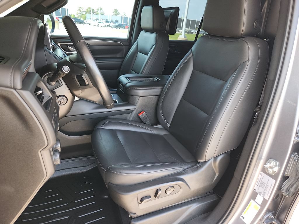Used 2021 Chevrolet Tahoe Z71 w/ Luxury Package AWD/4WD image 13