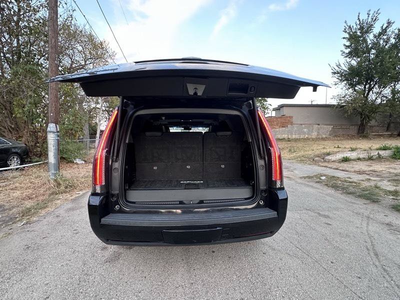Used 2017 Cadillac Escalade Luxury AWD/4WD image 6