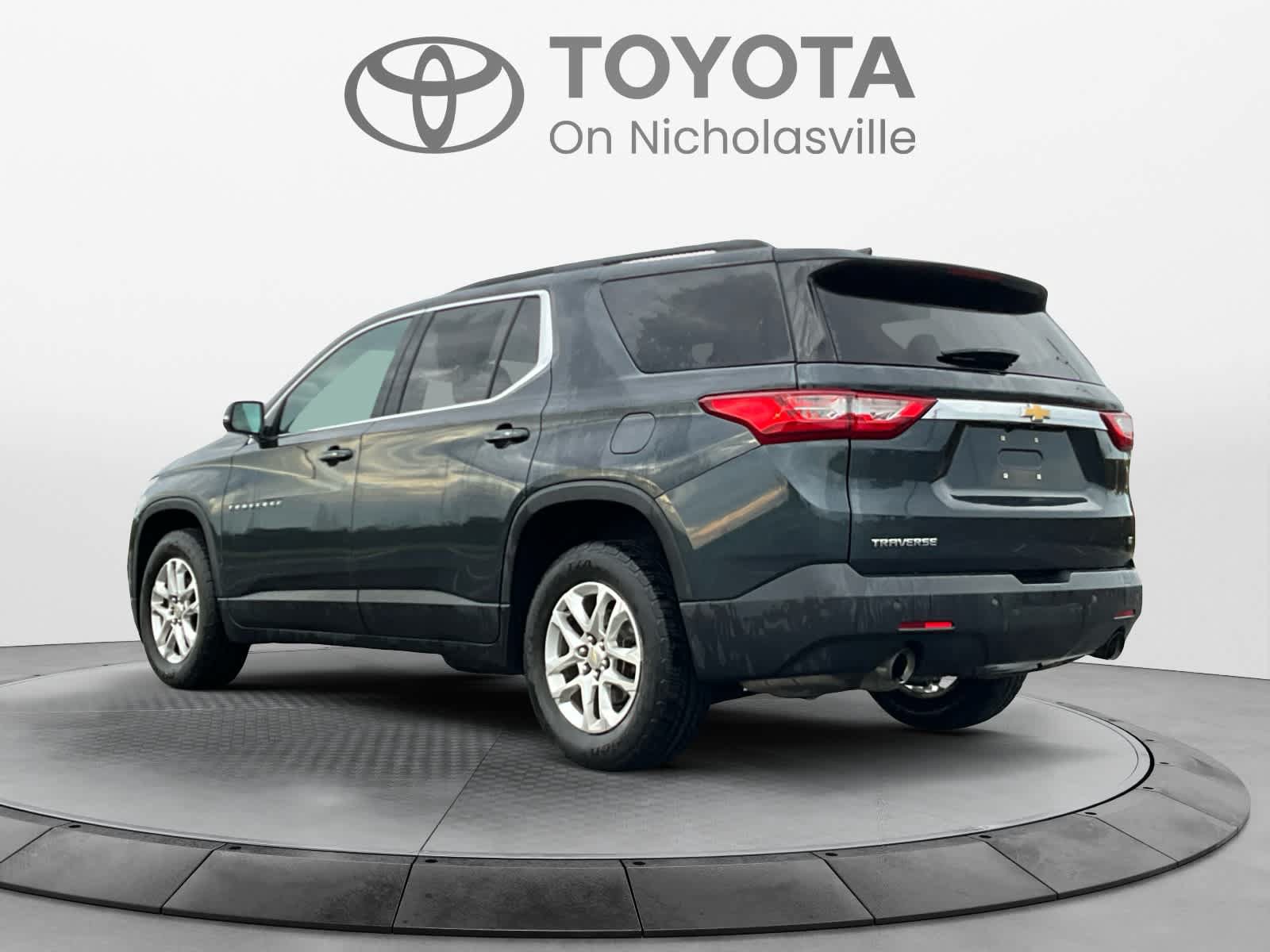 Used 2019 Chevrolet Traverse LT FWD image 3