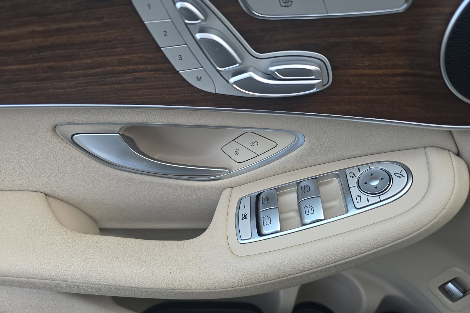 Used 2022 Mercedes-Benz GLC 300 4MATIC image 10