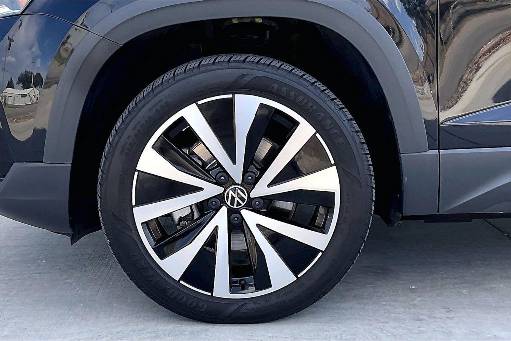 Used 2023 Volkswagen Taos SE FWD image 9