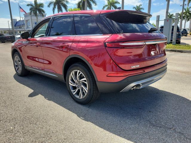 Certified 2024 Lincoln Corsair FWD w/ Equipment Group 101A image 4