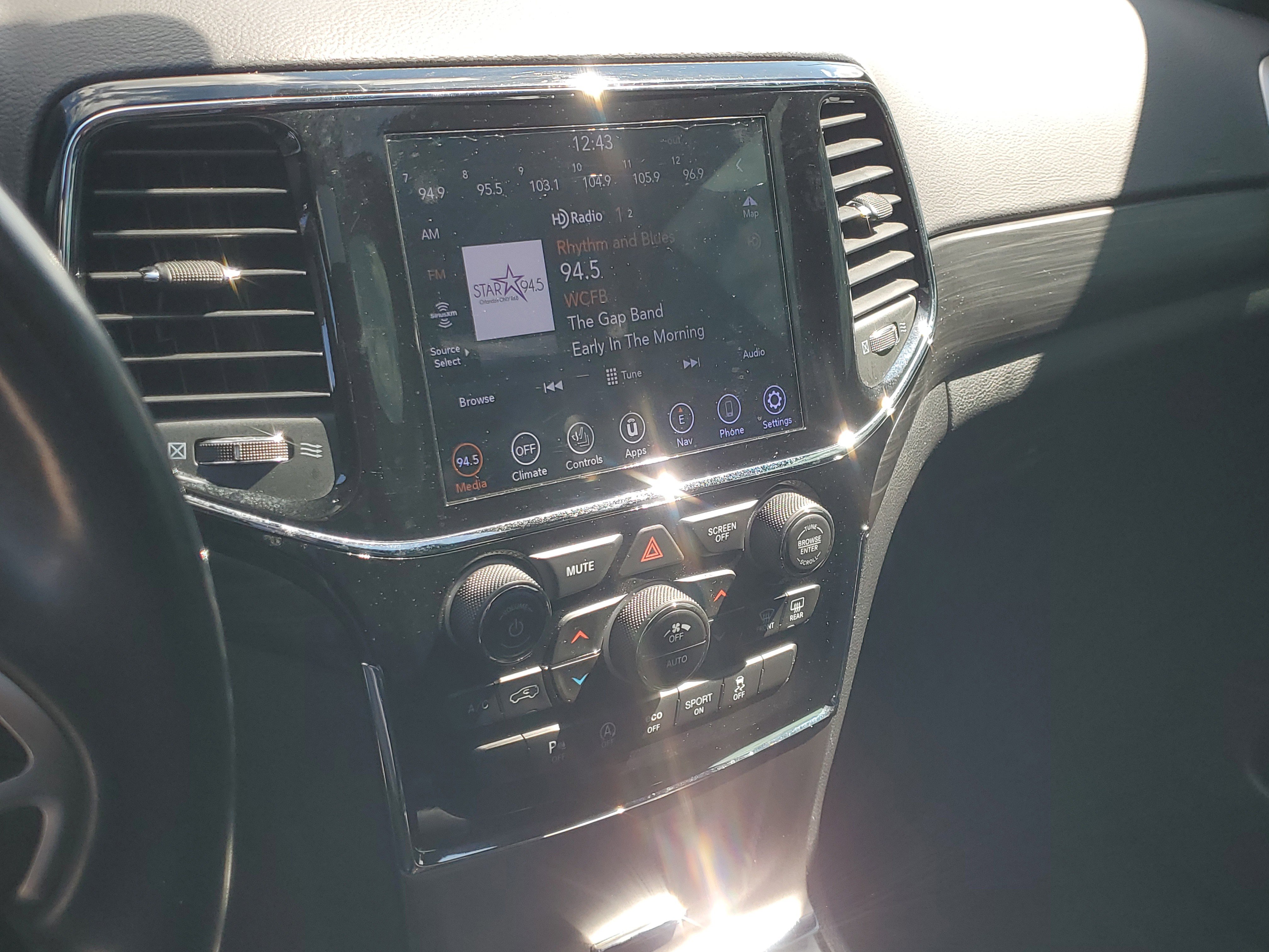 Used 2019 Jeep Grand Cherokee Altitude image 22