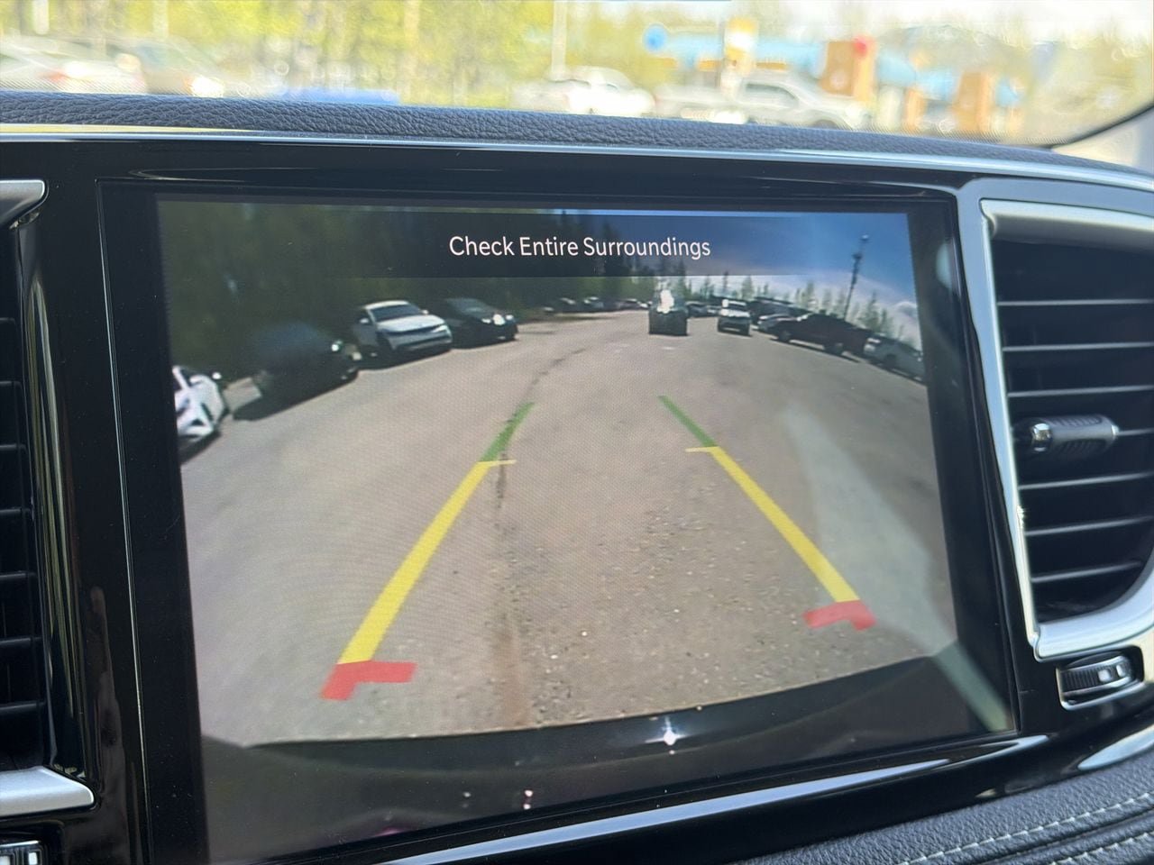 Used 2024 Chrysler Pacifica Limited FWD image 16