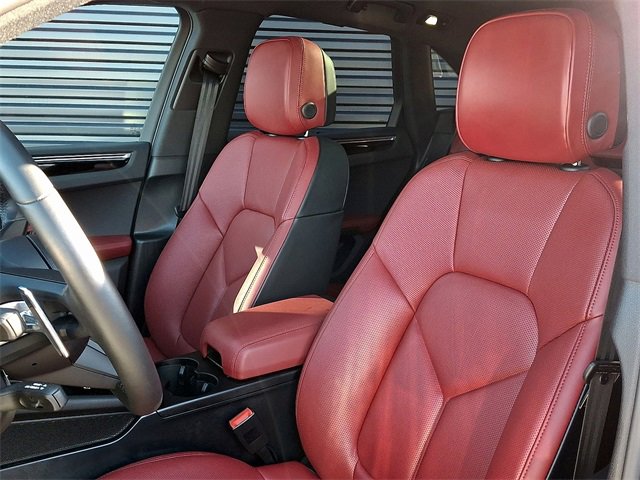 Used 2025 Porsche Macan image 5